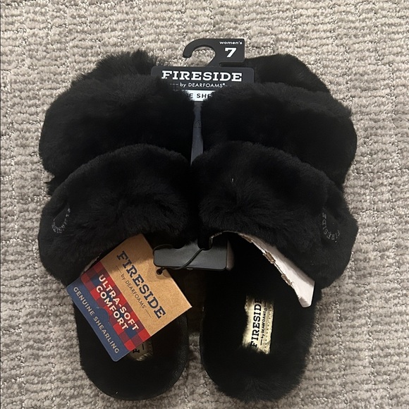 Dearfoams Fireside Black Plush Slippers - Picture 1 of 5